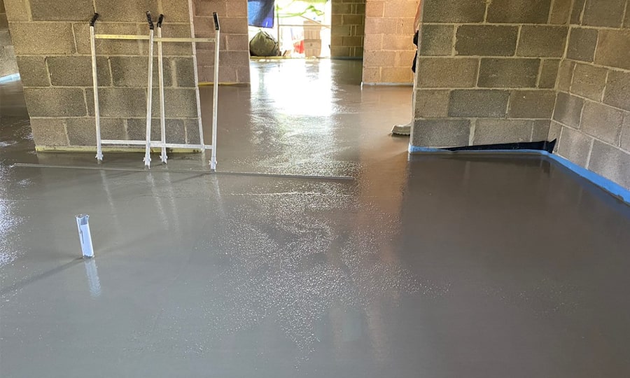 flowing-screed-installation-min_(1)
